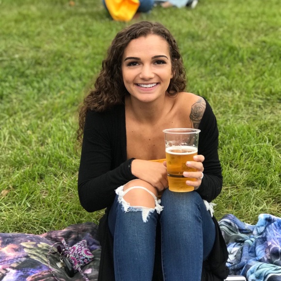 Meet your Posher, Hannah - Picture 1 of 1